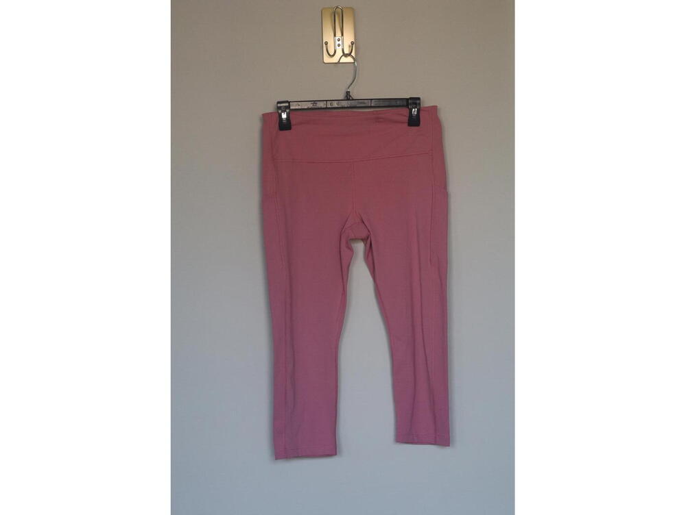 Athleta ultimate stash pocket capri size Large